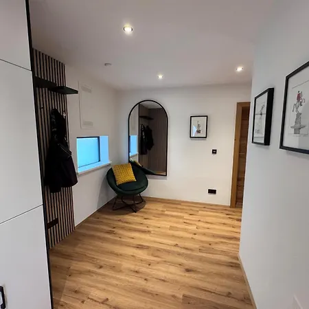 Alpinelodge8 Апартаменты *